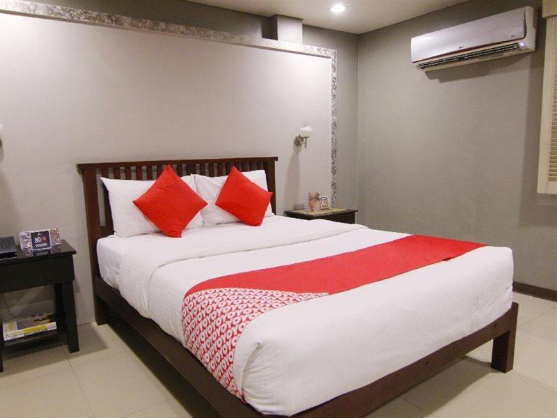 Oyo 103 Artina Suites Hotel Макати Экстерьер фото