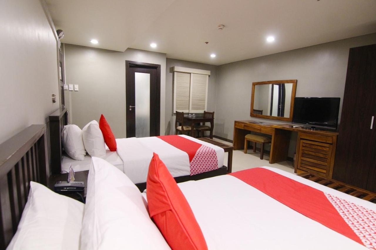Oyo 103 Artina Suites Hotel Макати Экстерьер фото