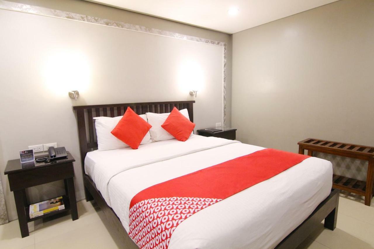 Oyo 103 Artina Suites Hotel Макати Экстерьер фото