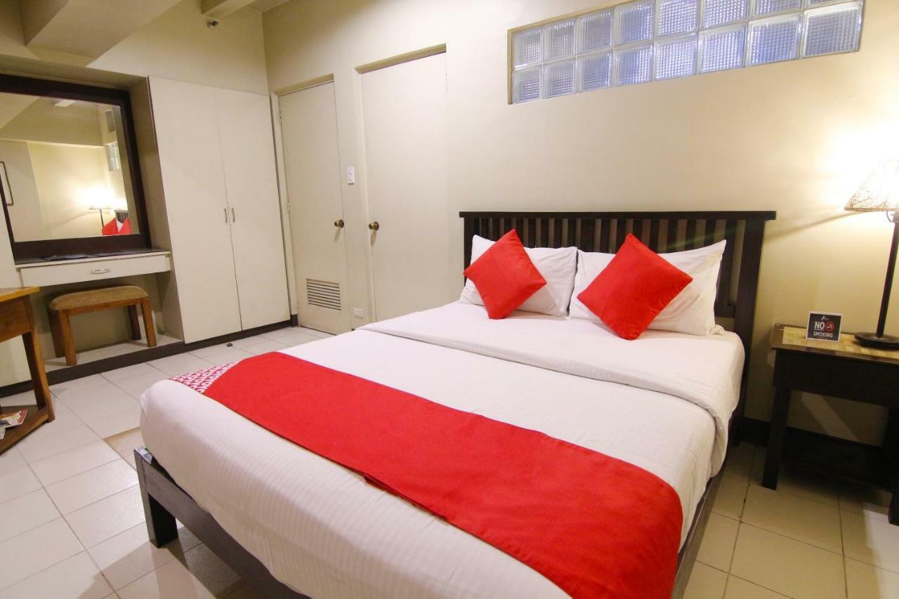 Oyo 103 Artina Suites Hotel Макати Экстерьер фото