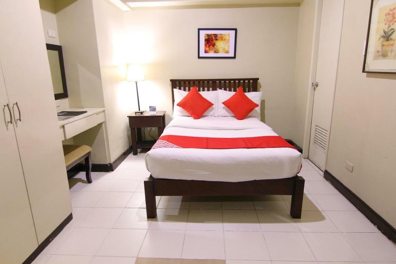 Oyo 103 Artina Suites Hotel Макати Экстерьер фото