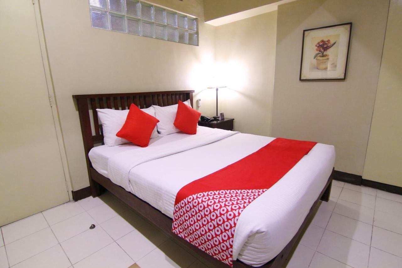 Oyo 103 Artina Suites Hotel Макати Экстерьер фото