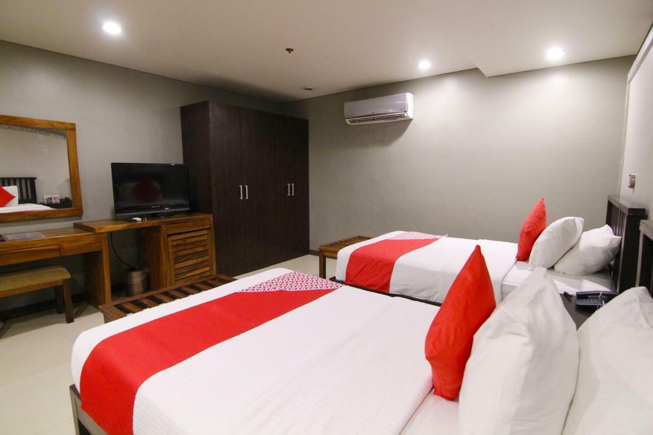 Oyo 103 Artina Suites Hotel Макати Экстерьер фото