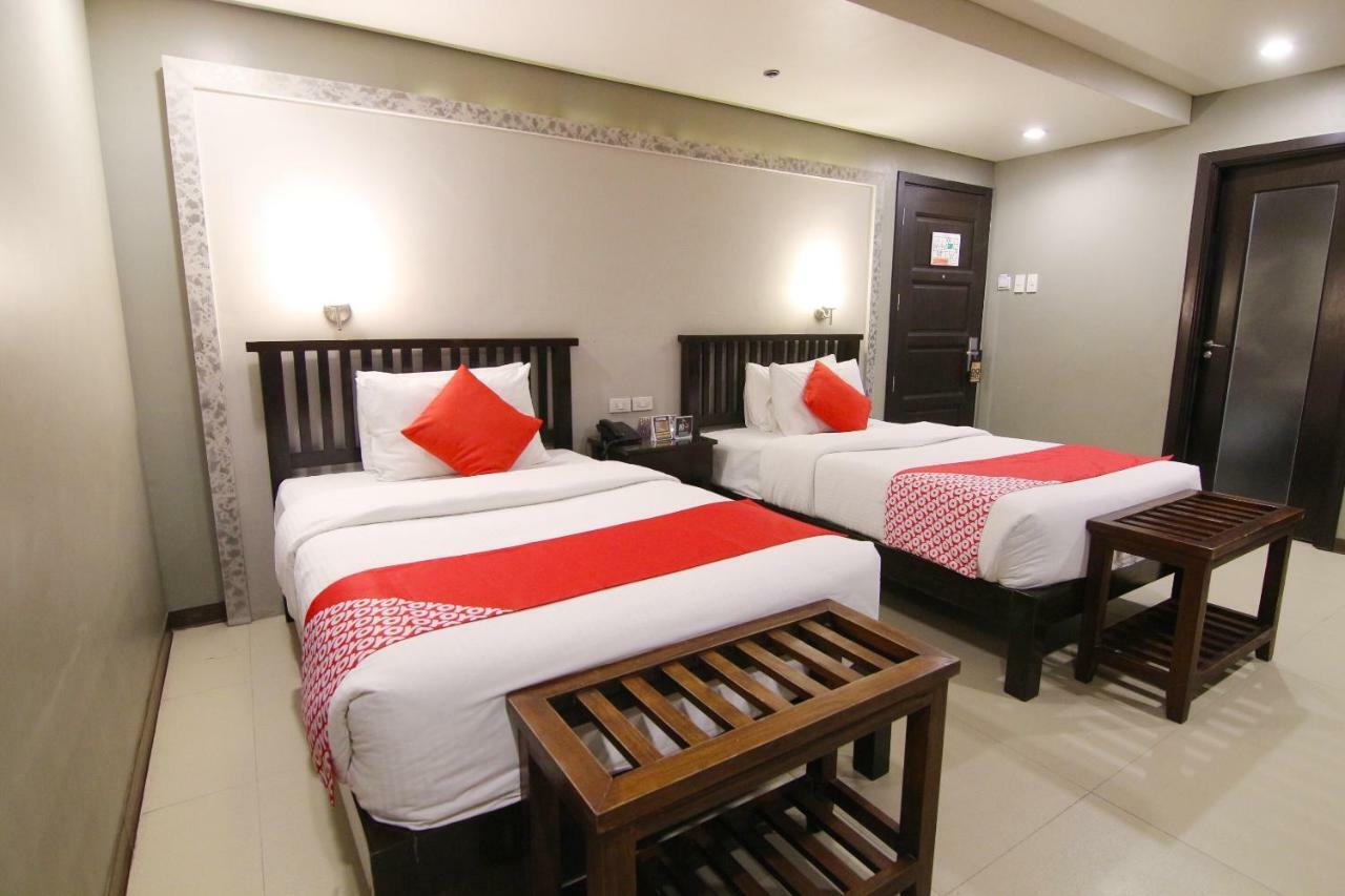 Oyo 103 Artina Suites Hotel Макати Экстерьер фото