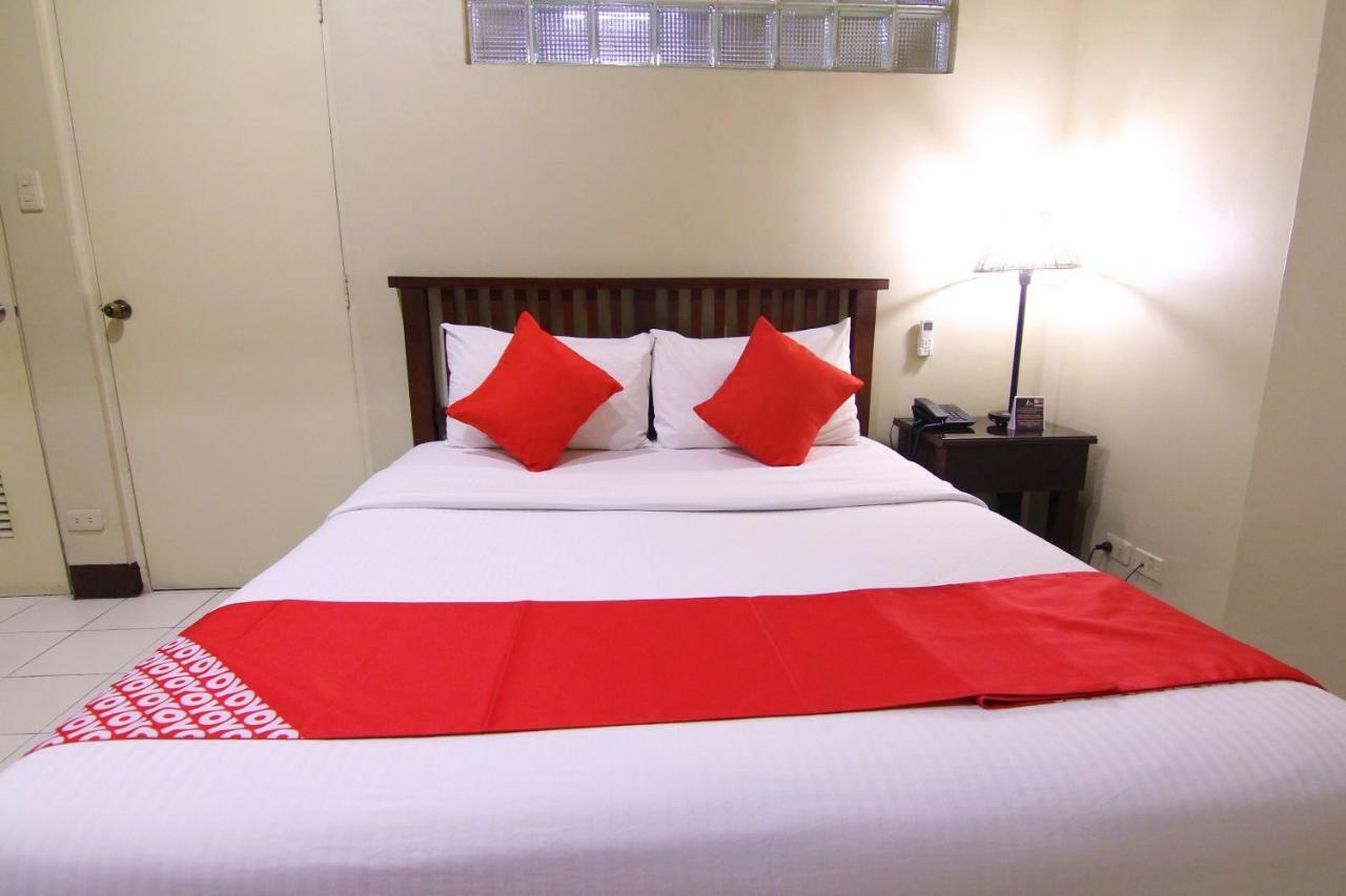 Oyo 103 Artina Suites Hotel Макати Экстерьер фото