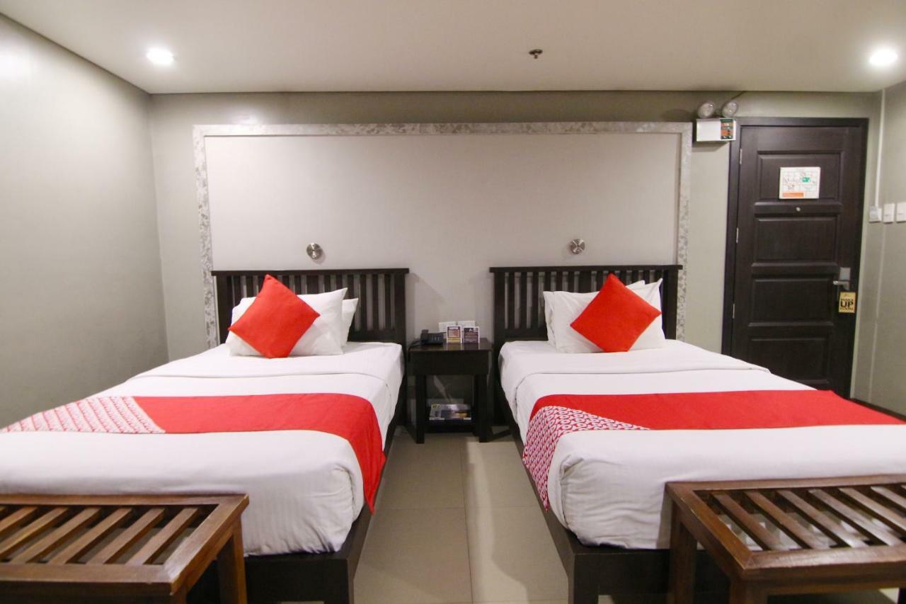 Oyo 103 Artina Suites Hotel Макати Экстерьер фото