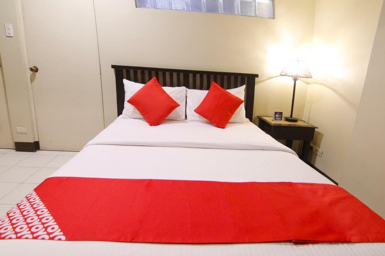 Oyo 103 Artina Suites Hotel Макати Экстерьер фото