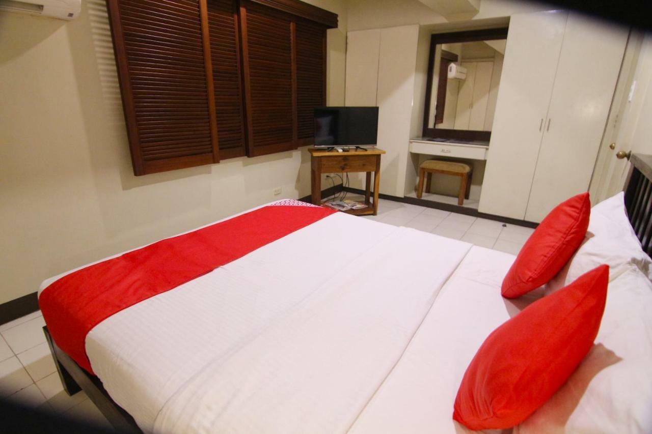 Oyo 103 Artina Suites Hotel Макати Экстерьер фото