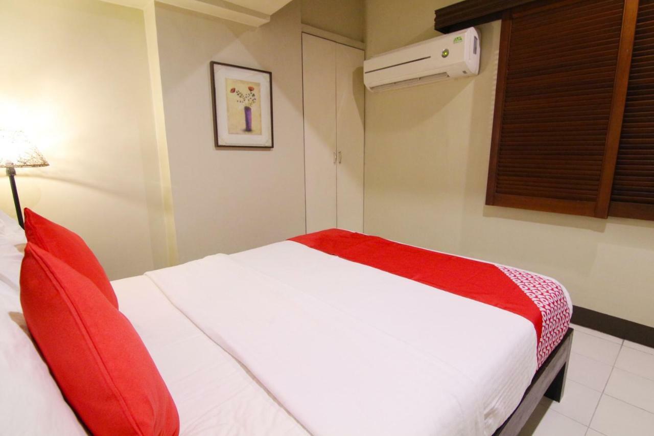 Oyo 103 Artina Suites Hotel Макати Экстерьер фото