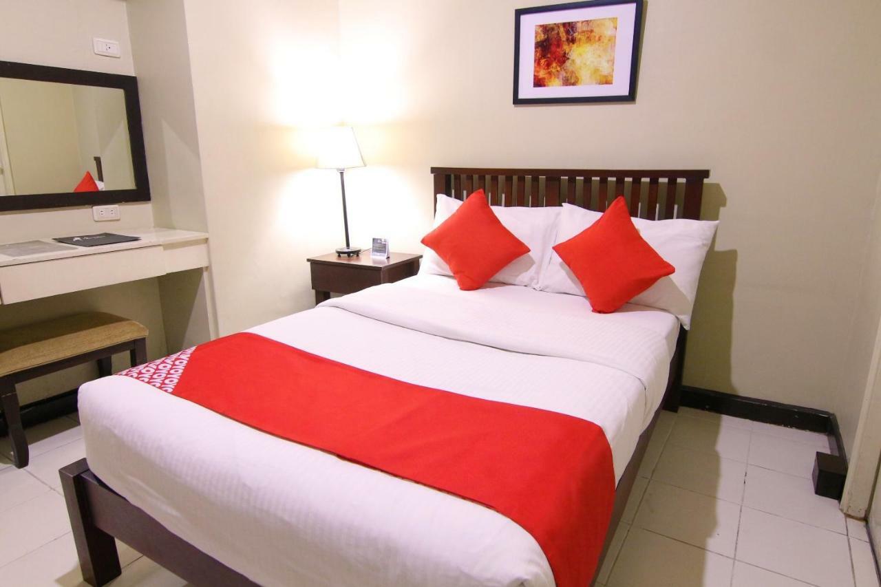 Oyo 103 Artina Suites Hotel Макати Экстерьер фото
